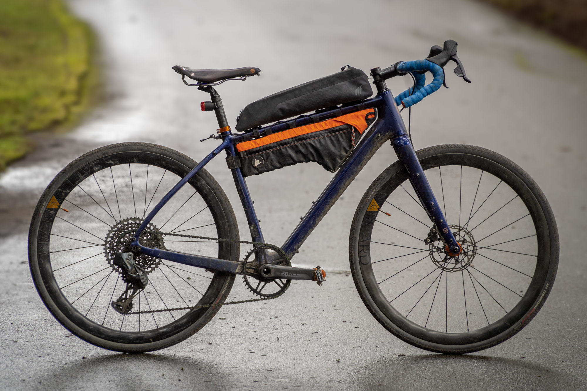 テールフィン Tailfin カーボンラック Carbon Rack パニアバッグ
